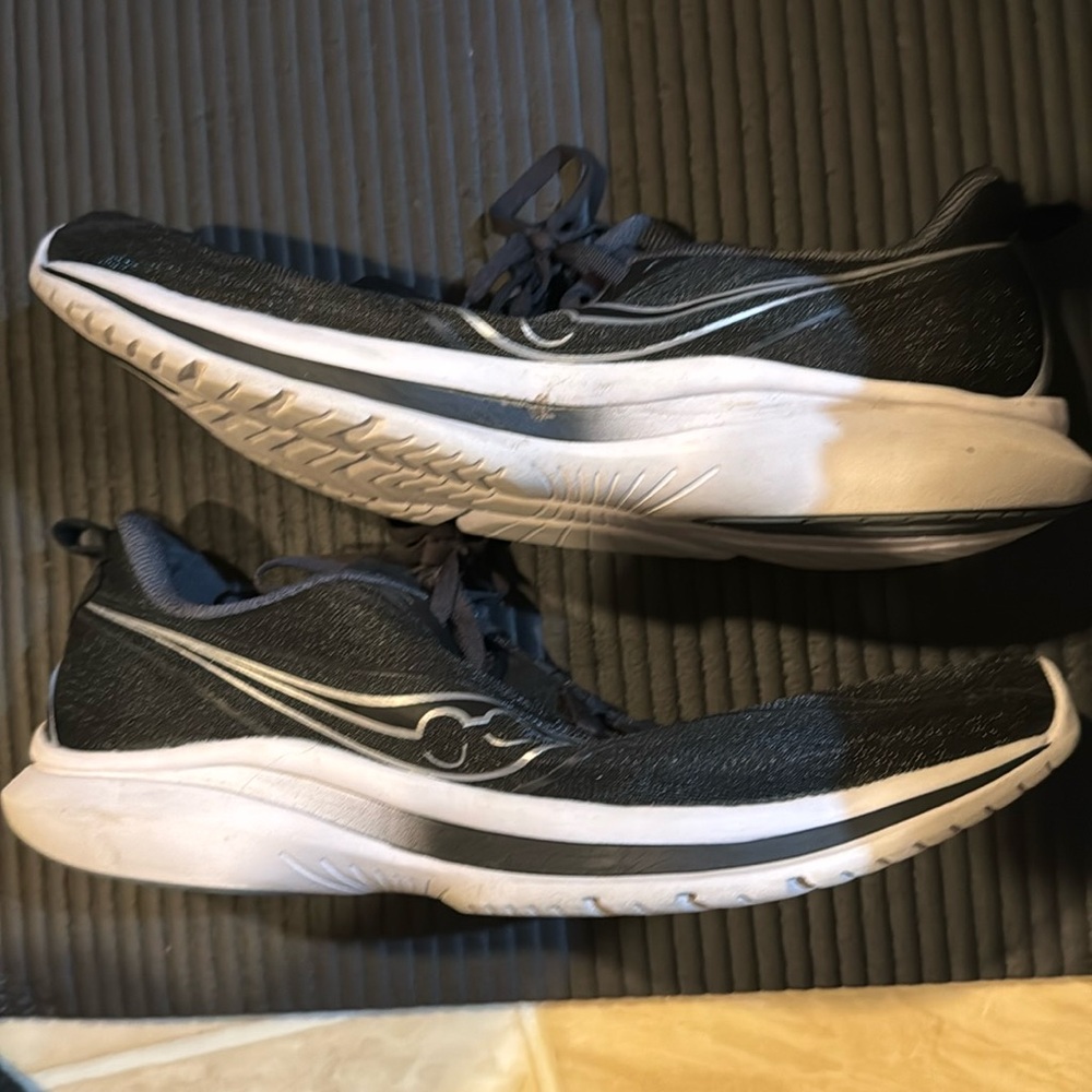 Men’s Saucony running shoes-size 11 - Picture 2 of 5